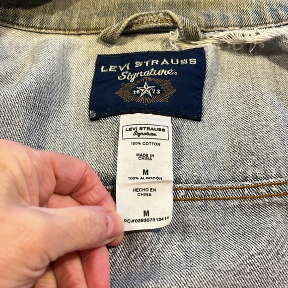 Levi Strauss signature destroyed denim vest. Size M - Picture 8 of 14